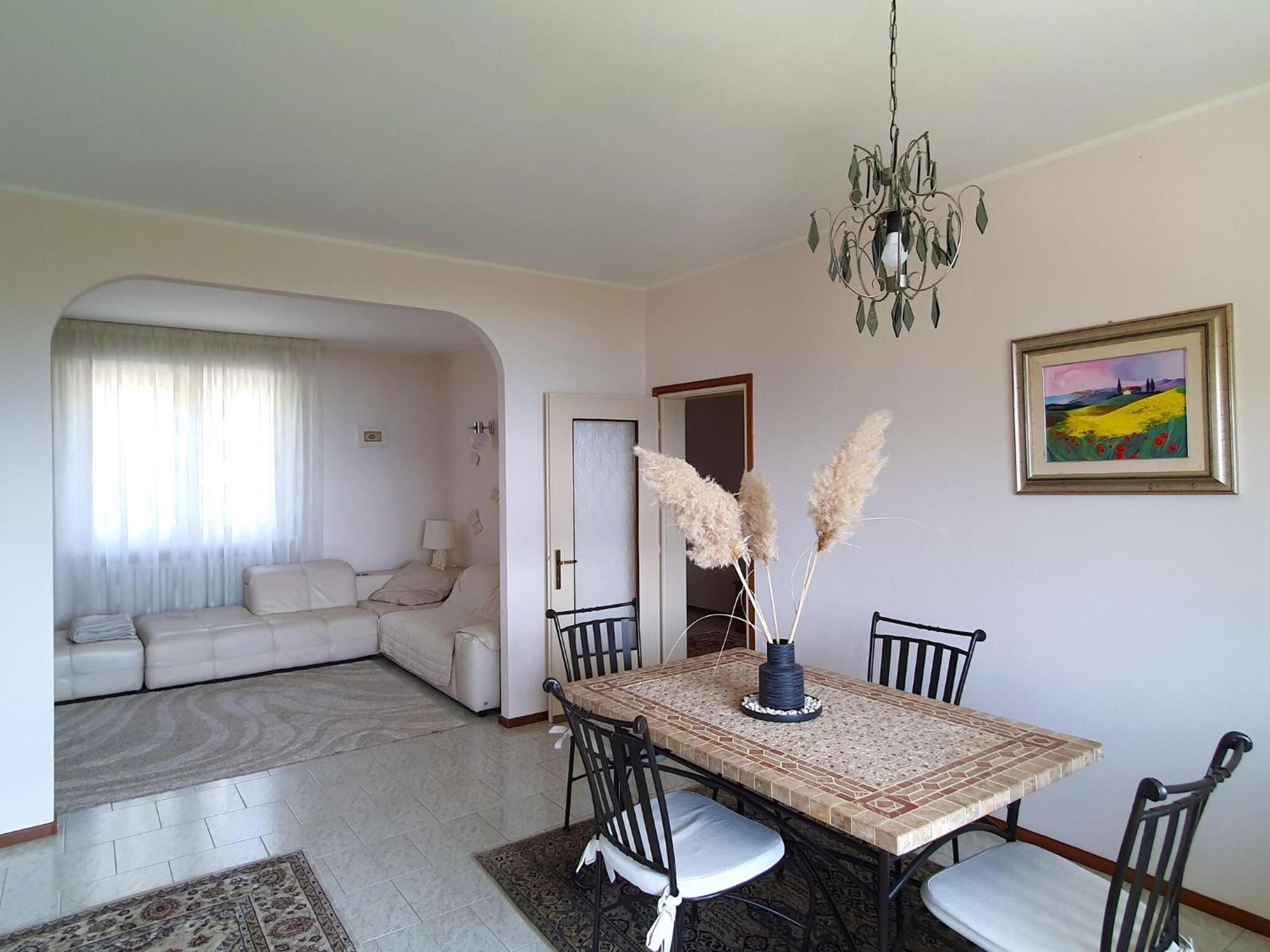 לואינו Villa With Enchanting Garden Overlooking The Lake מראה חיצוני תמונה